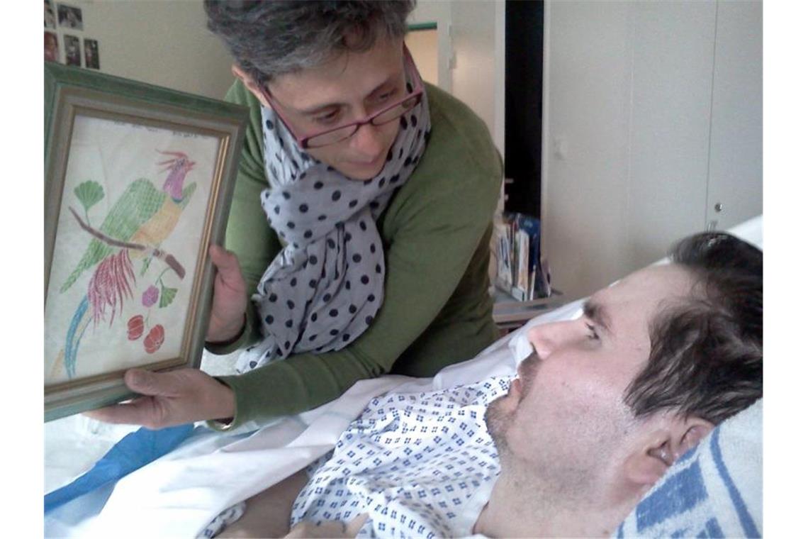 Der Wachkoma-Patient Vincent Lambert und seine Mutter im Krankenhaus. Foto: Photopqr/L'union De Reims/MAXPPP/epa