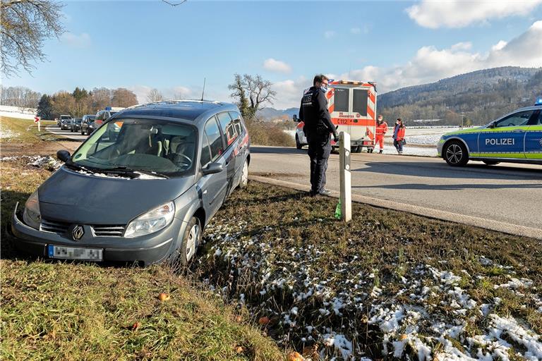 Der Wagen einer 42-jährigen Fahrerin geriet bei Oppenweiler in den Graben. Foto: J. Fiedler