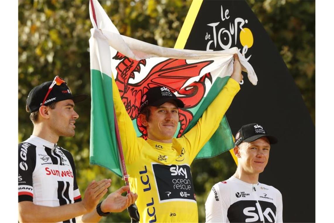 Tour im Zeichen des Gelben Trikots - neue Ära durch Bernal? Der Waliser Geraint Thomas (M.) gewann 2018 die Tour. Foto: Laurent Rebours/AP