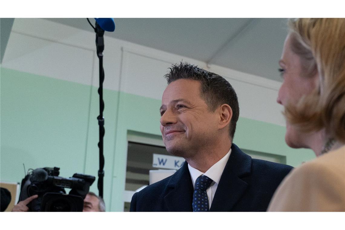 Liberaler und Konservativer bei Wahl in Polen fast gleichauf Der Warschauer Oberbürgermeister Rafal Trzaskowski muss im Rennen um die Präsidentschaft in die Stichwahl.
