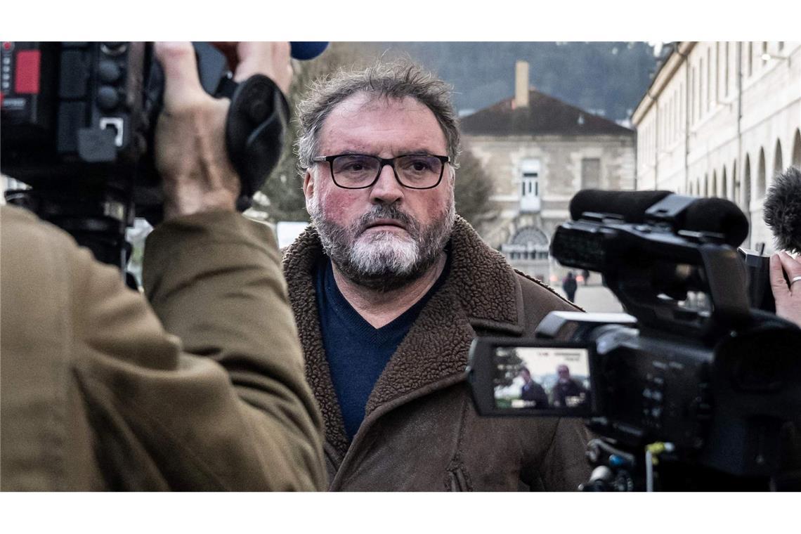 Der wegen der Vergiftung von Patienten angeklagte Anästhesist in Frankreich beteuert seine Unschuld.