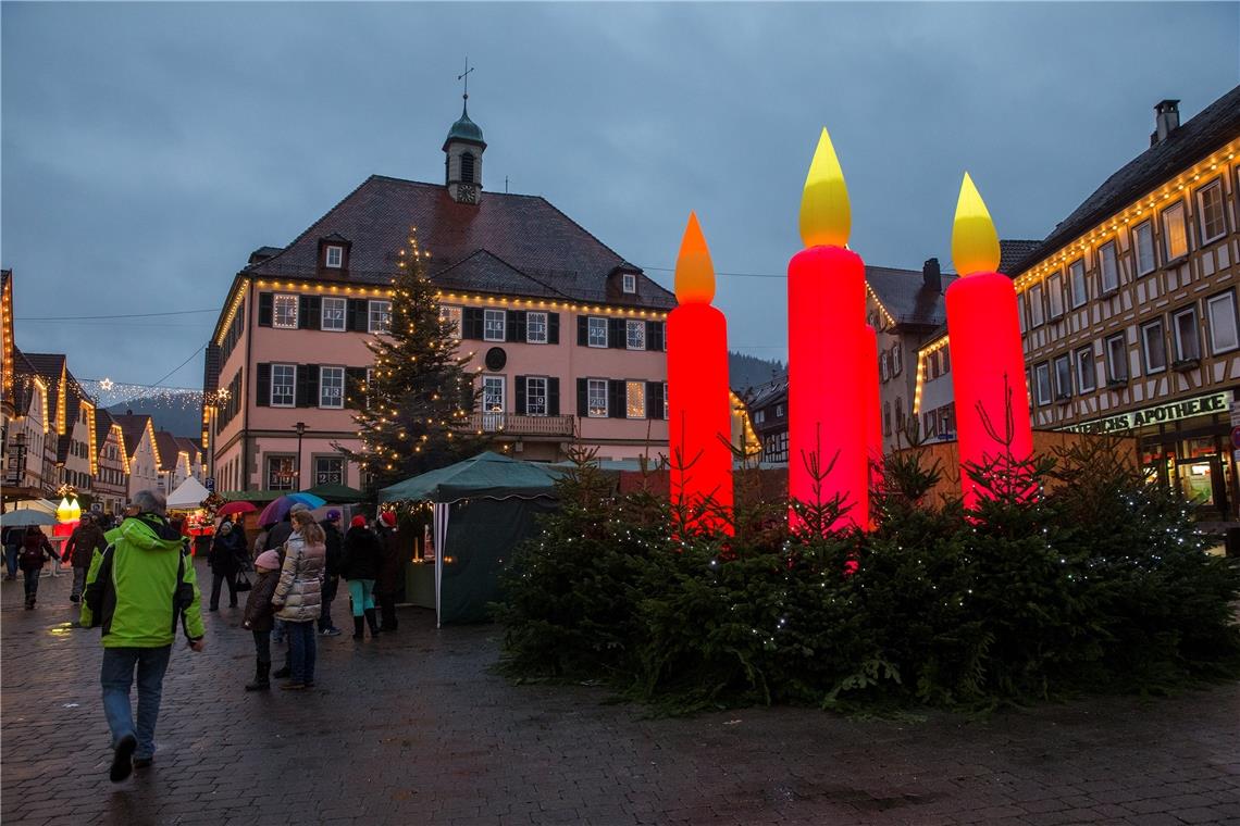 Der Weihnachtsmarkt wird aber wieder mit Ständen und vielen Lichtern punkten. Foto: J. Fiedler