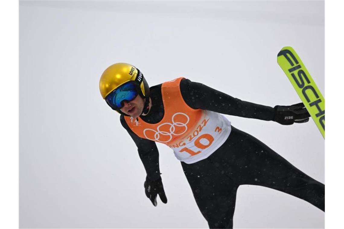Frenzel fehlt beim Jubeln: DSV-Kombinierer gewinnen Silber Der weiteste Sprung im deutschen Team gelang Vinzenz Geiger, der 133 Meter weit flog. Foto: Hendrik Schmidt/dpa