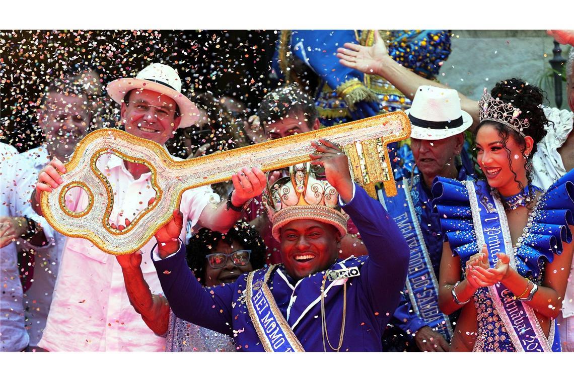 Der weltberühmte Karneval in Brasiliens Millionenmetropole Rio de Janeiro ist offiziell eröffnet.