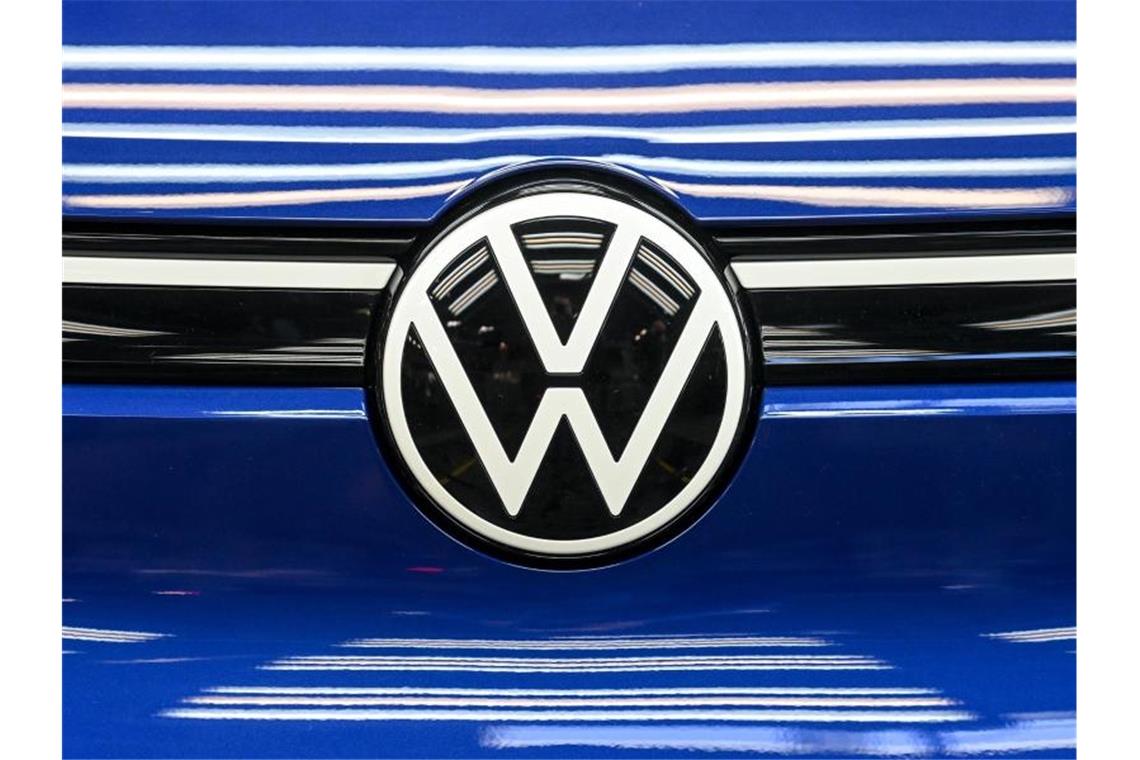 Der weltgrößte Autobauer Volkswagen schneidet nach dem Milliardenverlust im Frühjahr im dritten Quartal wieder deutlich besser ab. Foto: Hendrik Schmidt/dpa-Zentralbild/dpa