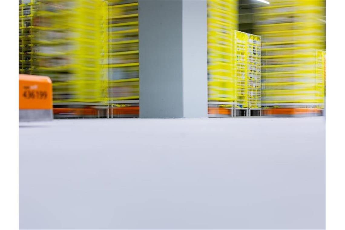 Amazon: Zwei Millionen gefälschte Artikel 2020 beschlagnahmt Der weltgrößte Online-Händler hat 2020 zwei Millionen gefälschte Artikel aus dem Verkehr gezogen. Foto: Rolf Vennenbernd/dpa