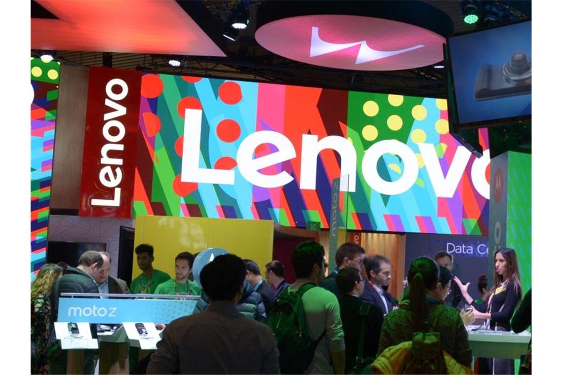 Der weltgrößte PC-Hersteller Lenovo hat im vergangenen Quartal von einem überraschenden Nachfrageschub auf dem lange schwächelnden Markt profitieren können. Foto: Andrej Sokolow