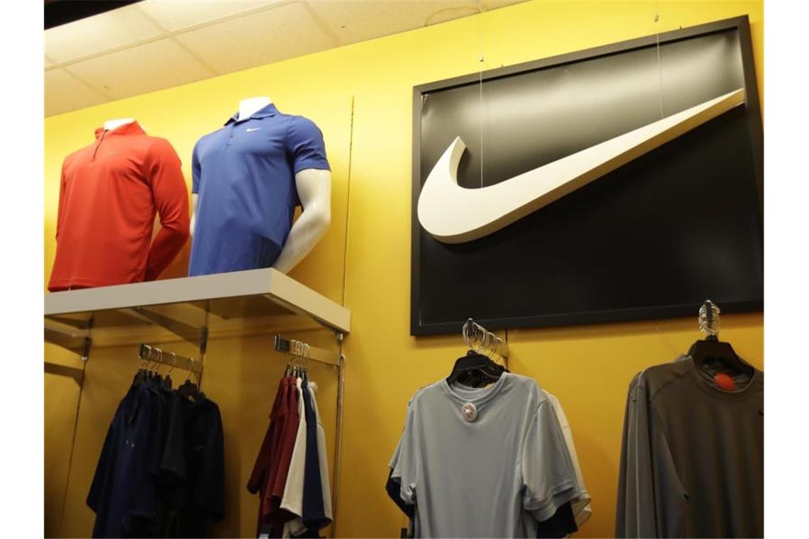 Coronavirus: Nike befürchtet „erhebliche“ Folgen Der weltgrößte Sportartikelhersteller Nike stellt seine Aktionäre auf Geschäftseinbußen in China wegen der Coronavirus-Epidemie ein. Foto: Jeff Chiu/AP/dpa