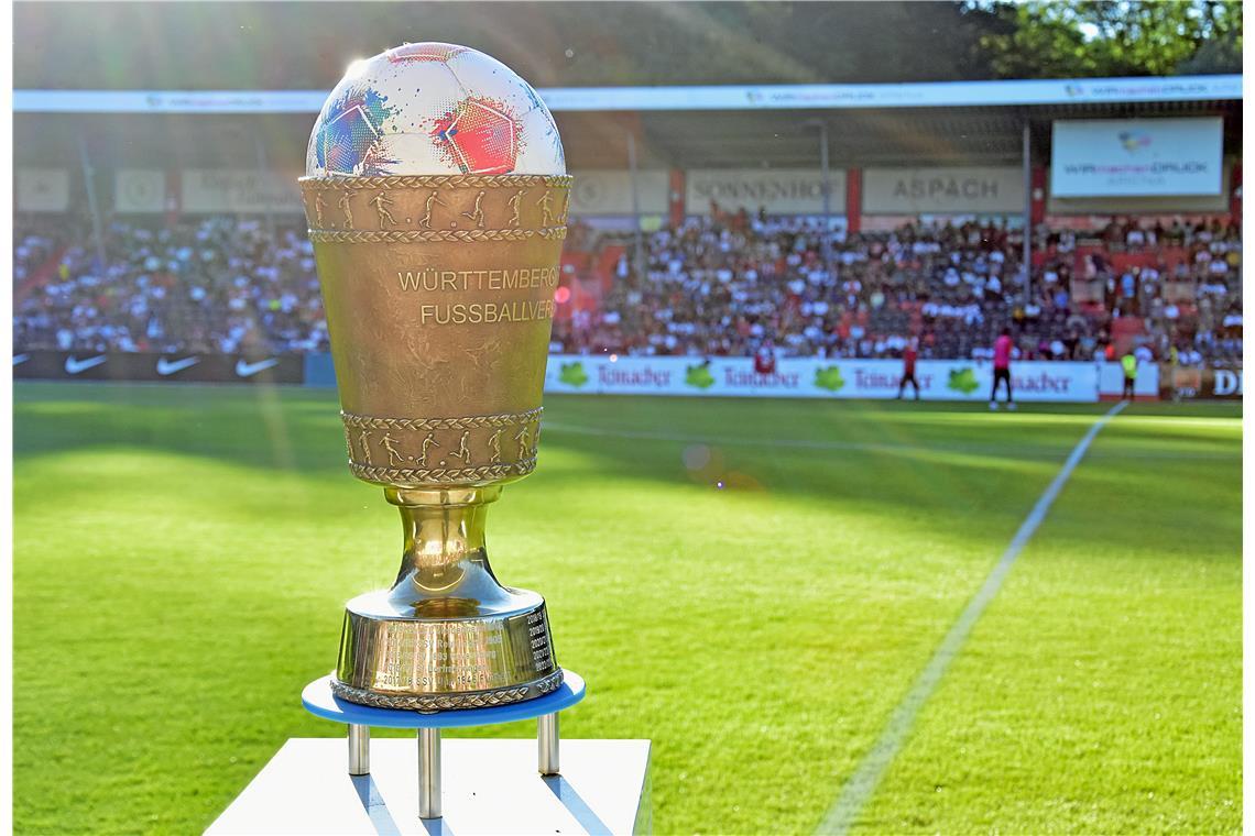 Der WFV-Pokal, den sich die SG Sonnenhof im Mai gesichert hat.