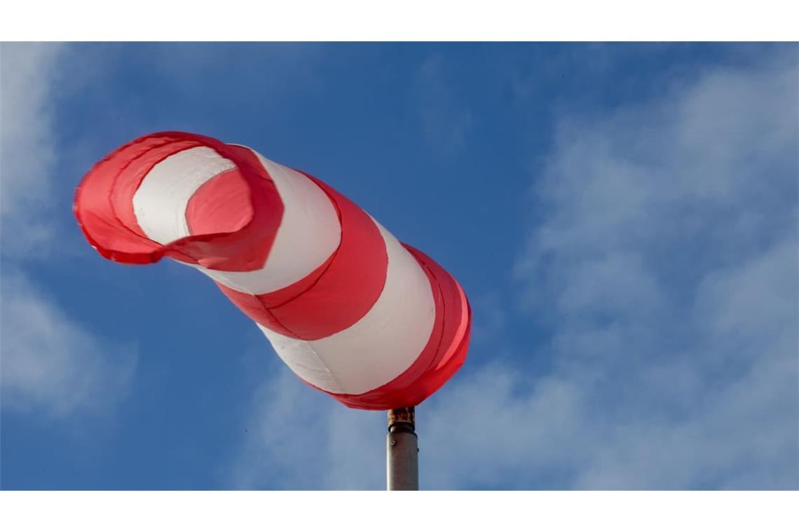 Der Wind bläst kräftig in ganz Deutschland - auch im Südwesten. (Symbolbild)