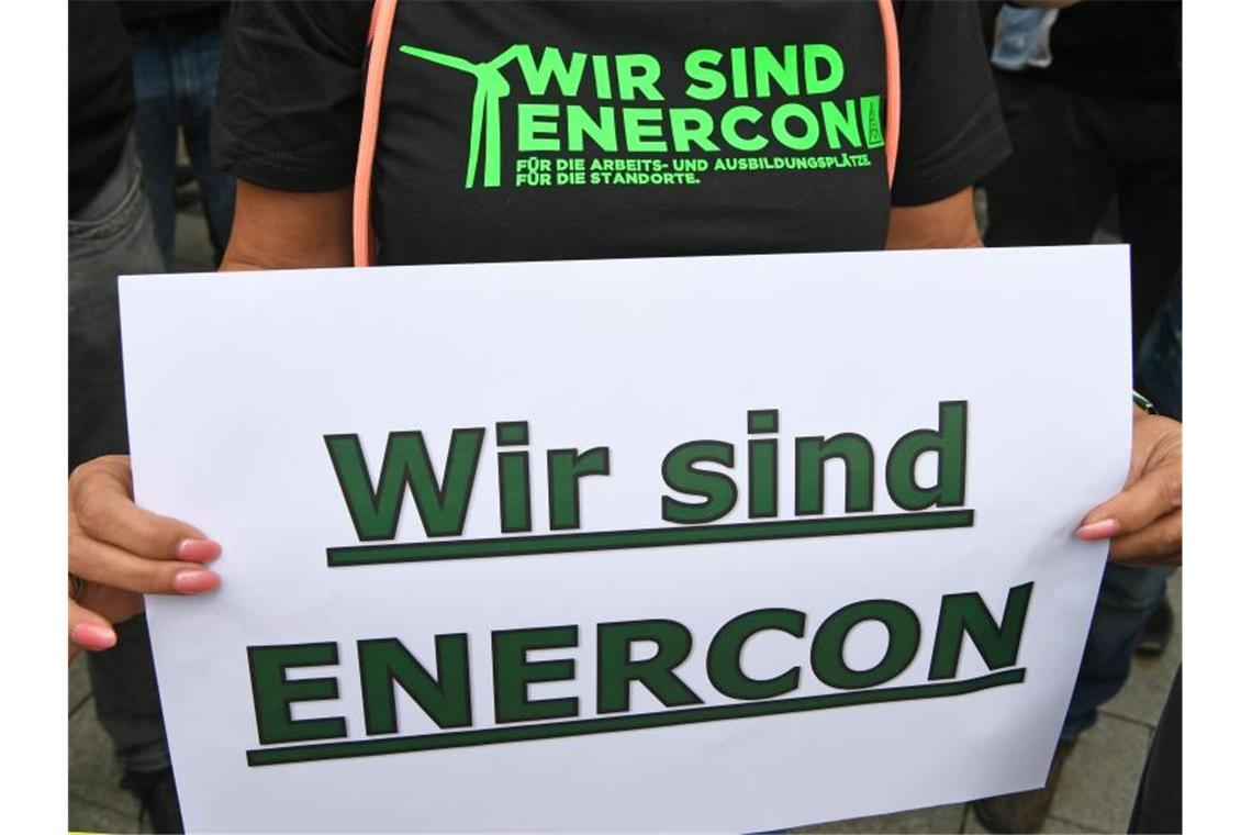 Windkraft-Krise und Jobabbau: Enercon will mit Politik reden Der Windkraftanlagen-Hersteller Enercon hat einen weitreichenden Stellenabbau angekündigt und die Energiepolitik der Bundesregierung scharf kritisiert. Foto: Holger Hollemann/dpa