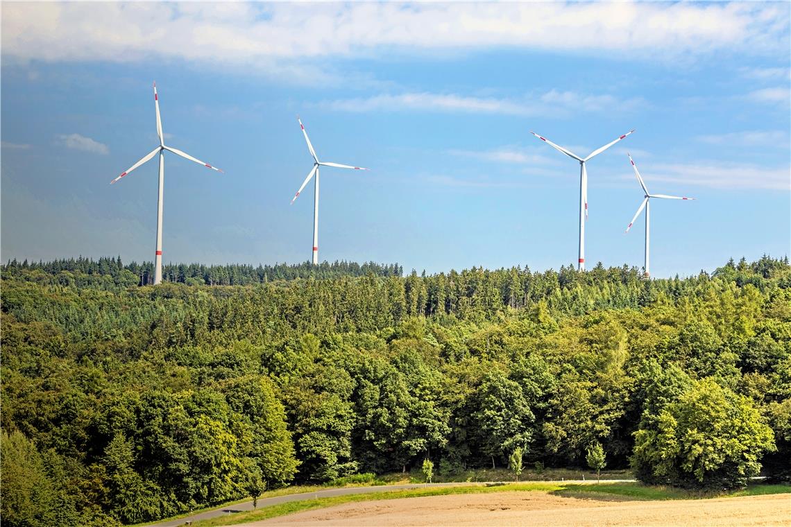 Süwag werkelt an der Energiewende Der Windpark im hessischen Mengerskirchen ist 2014 in Betrieb gegangen. Aktuell verfolgt die Süwag keine konkreten Pläne für weitere Windkraftanlagen. Foto: Süwag AG/Martin Leclaire