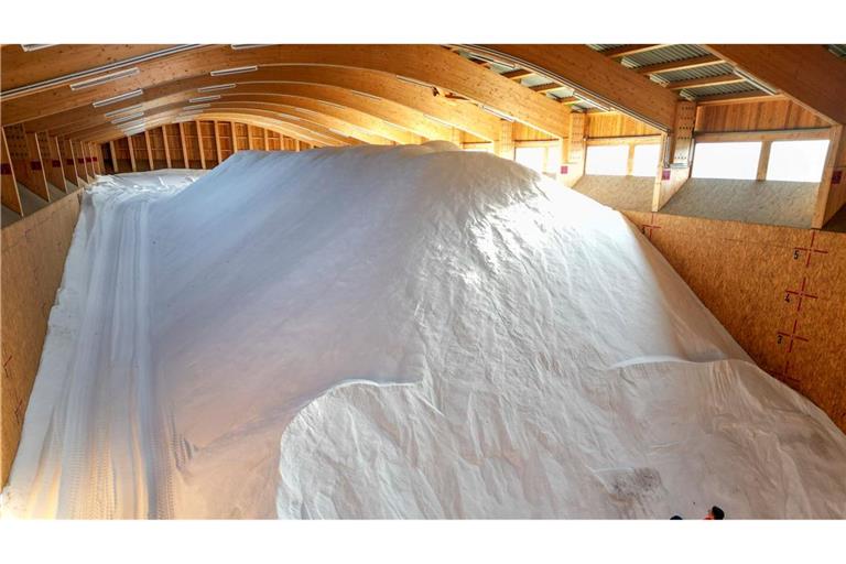 Der Winter kann kommen: 4400 Tonnen Streusalz liegen in der Salzhalle der Stadtreinigung Leipzig bereit.