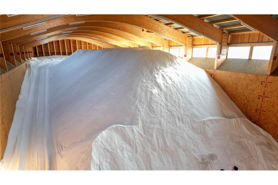 Der Winter kann kommen: 4400 Tonnen Streusalz liegen in der Salzhalle der Stadtreinigung Leipzig bereit.