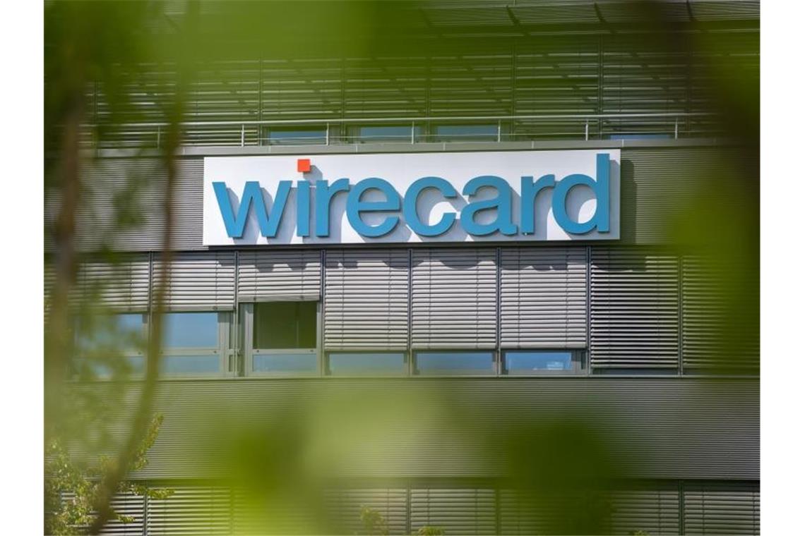 Der Wirecard-Schriftzug an der Zentrale des Unternehmens in Aschheim. Foto: Peter Kneffel/dpa