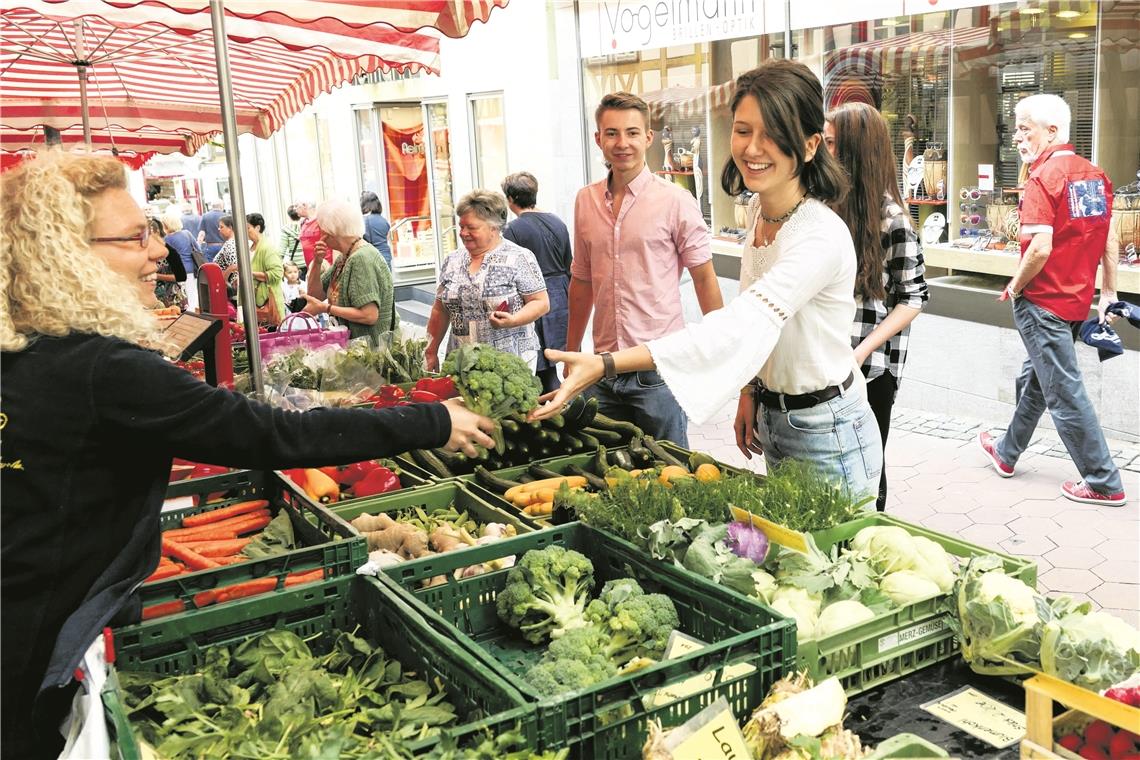 Kein neuer Lebensmittelladen in der City Der Wochenmarkt bleibt wohl auch in Zukunft die bedeutendste Möglichkeit, sich umfassend mit Lebensmitteln eindecken zu können. Foto: E. Layher