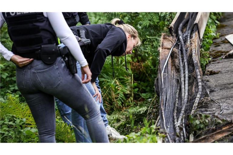 Der wohl absichtlich gelegte Brand wird zu massiven Behinderungen im Berufsverkehr führen.