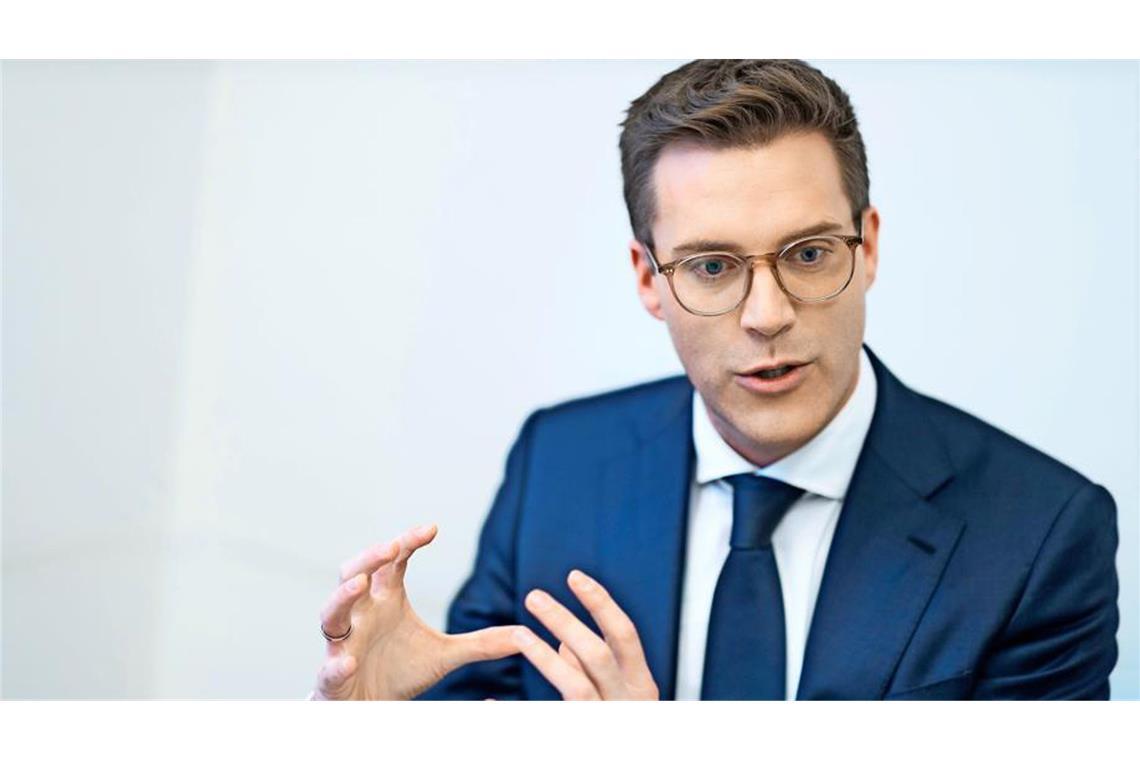 Der württembergische UID-Chef Burak Sahin nutzt Selfies mit Manuel Hagel (im Bild), um Wahlkampf für die CDU zu machen.