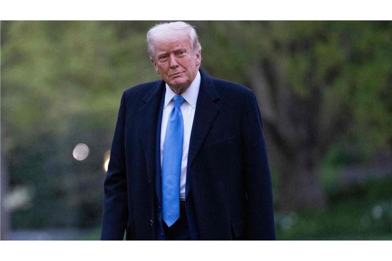 Der Zollkonflikt, ausgelöst durch Donald Trump, löst eine Börsen-Talfahrt aus.