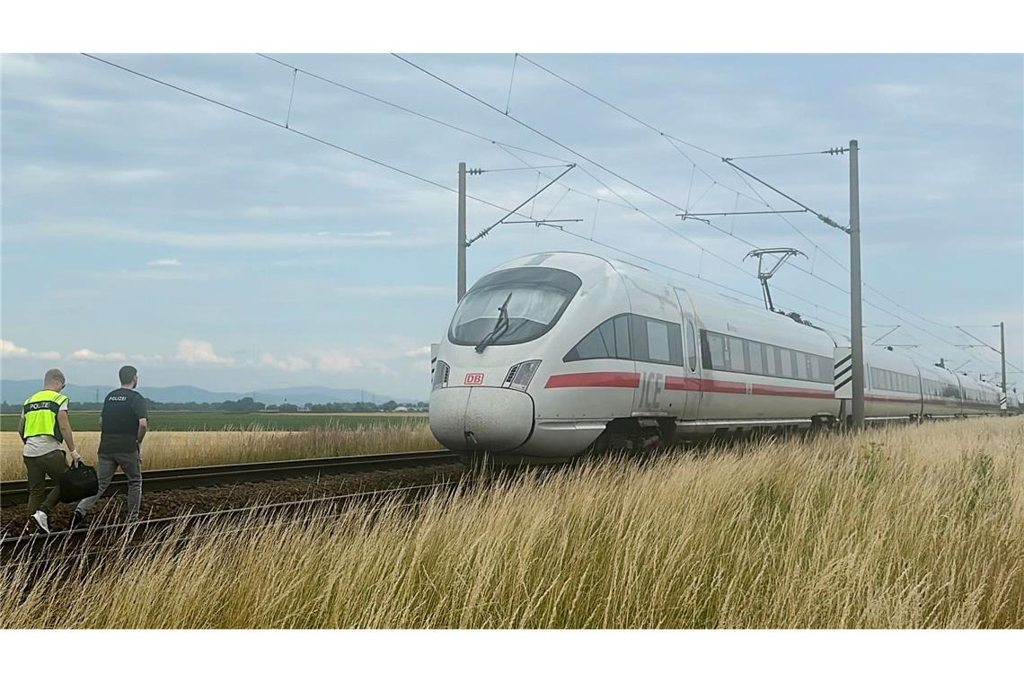 Der Zug blieb auf offener Strecke in Niederbayern stehen.