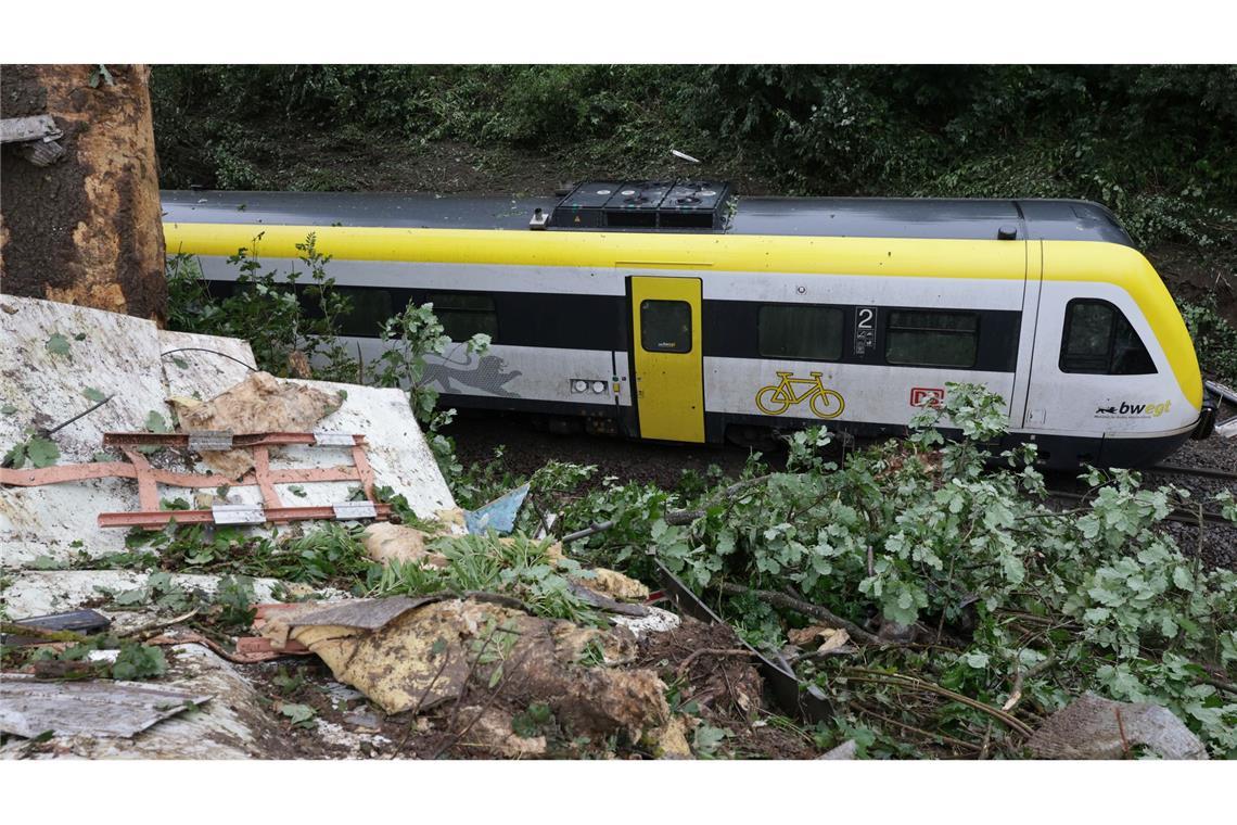 Feuerwehr: Rund 50 Verletzte bei Zugunglück Der Zug entgleiste bei Riedlingen.
