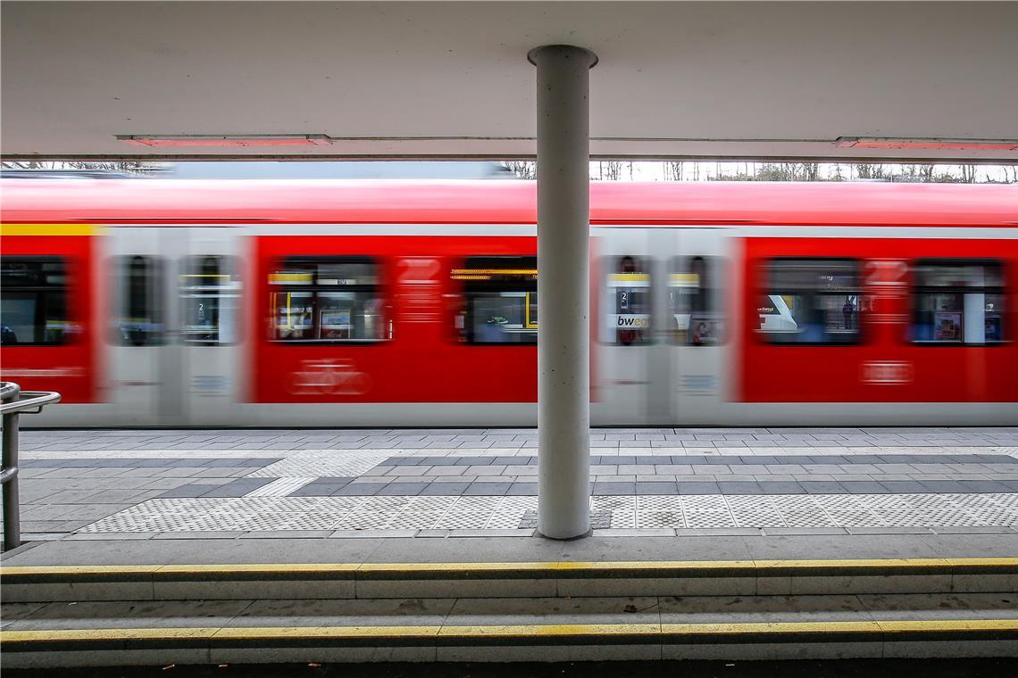 Der Zug war in Richtung Backnang unterwegs. Symbolfoto: Alexander Becher