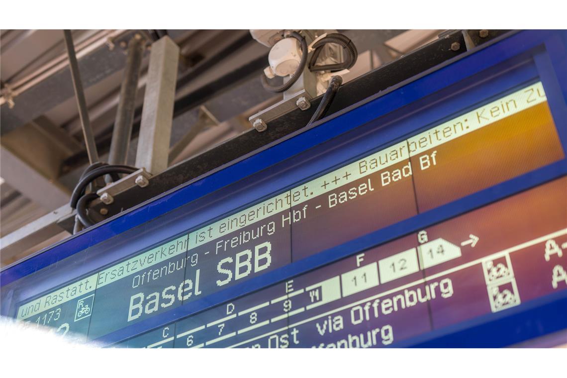 Rheintalbahnsperrung - genug Busse, zu volle Regionalzüge