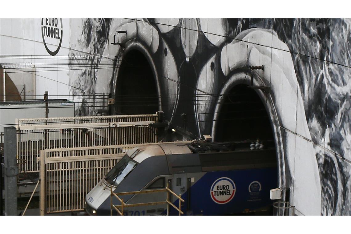 Der Zugverkehr im Eurotunnel ist massiv gestört.