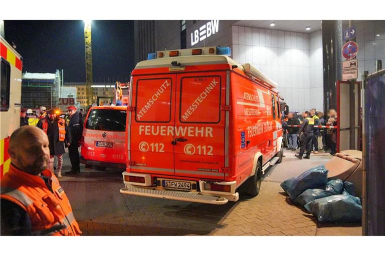 Der Zugverkehr in Stuttgarter ruhte vorsichtshalber, der Bahnhof war abgesperrt.