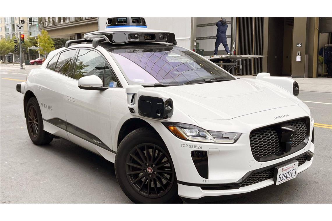Robotaxis? „In Stuttgart könnte es länger dauern“ Der zum Google-Konzern Alphabet gehörende Anbieter Waymo liegt mit seinen fahrerlosen Taxis an der Spitze der Entwicklung, sagt der Verkehrsexperte Andreas Herrmann.