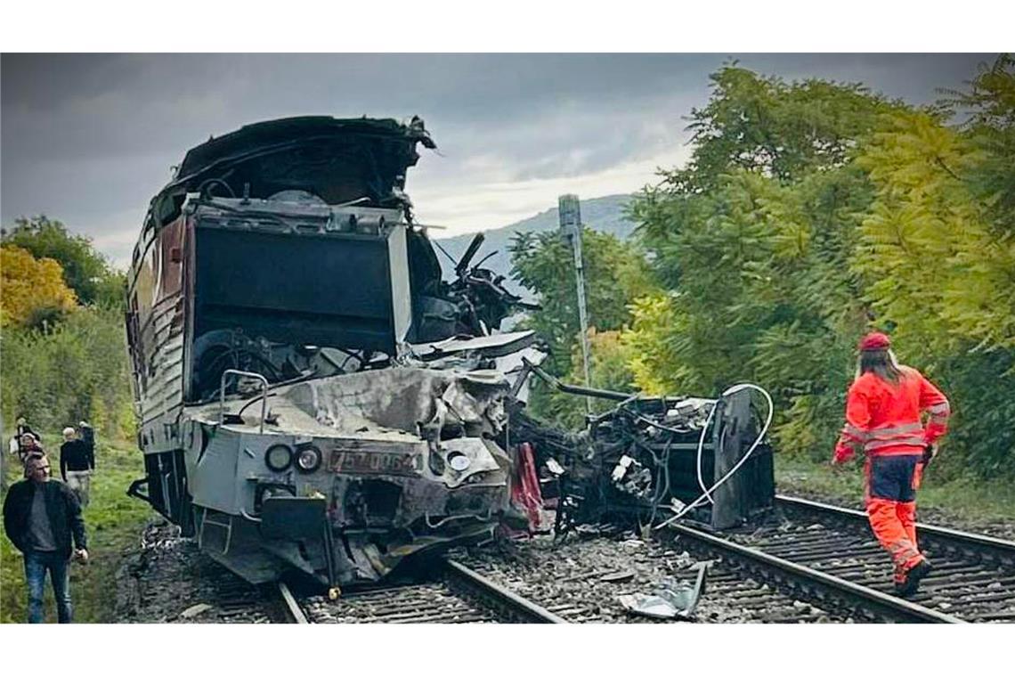 Viele Verletzte bei Zugkollision in der Slowakei Der Zusammenstoß der beiden Personenzüge ereignete sich nahe dem Dorf Jablonov nad Turnou im Südosten der Slowakei, nahe der Grenze zu Ungarn.