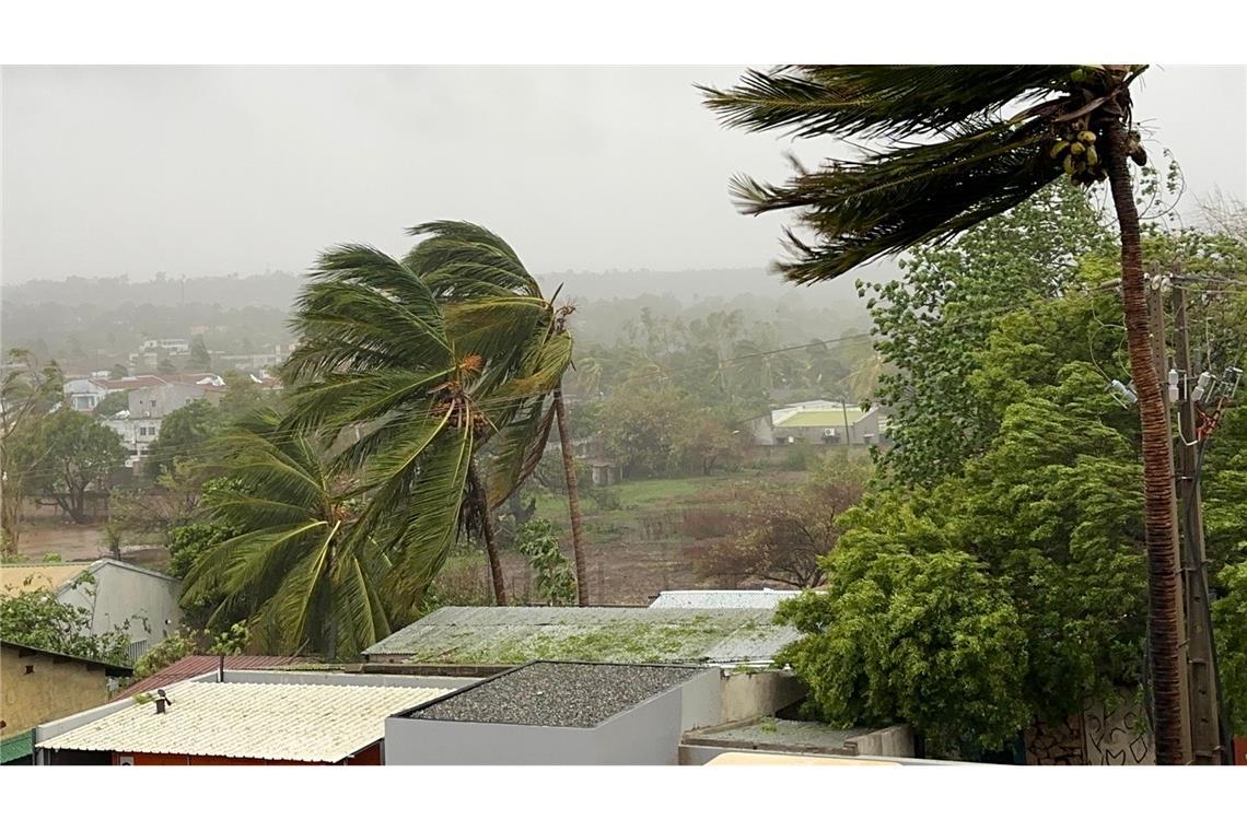 Zyklon "Chido": Präfekt vermutet Hunderte Tote auf Mayotte Der Zyklon traf auch Mosambik - und somit das afrikanische Festland.