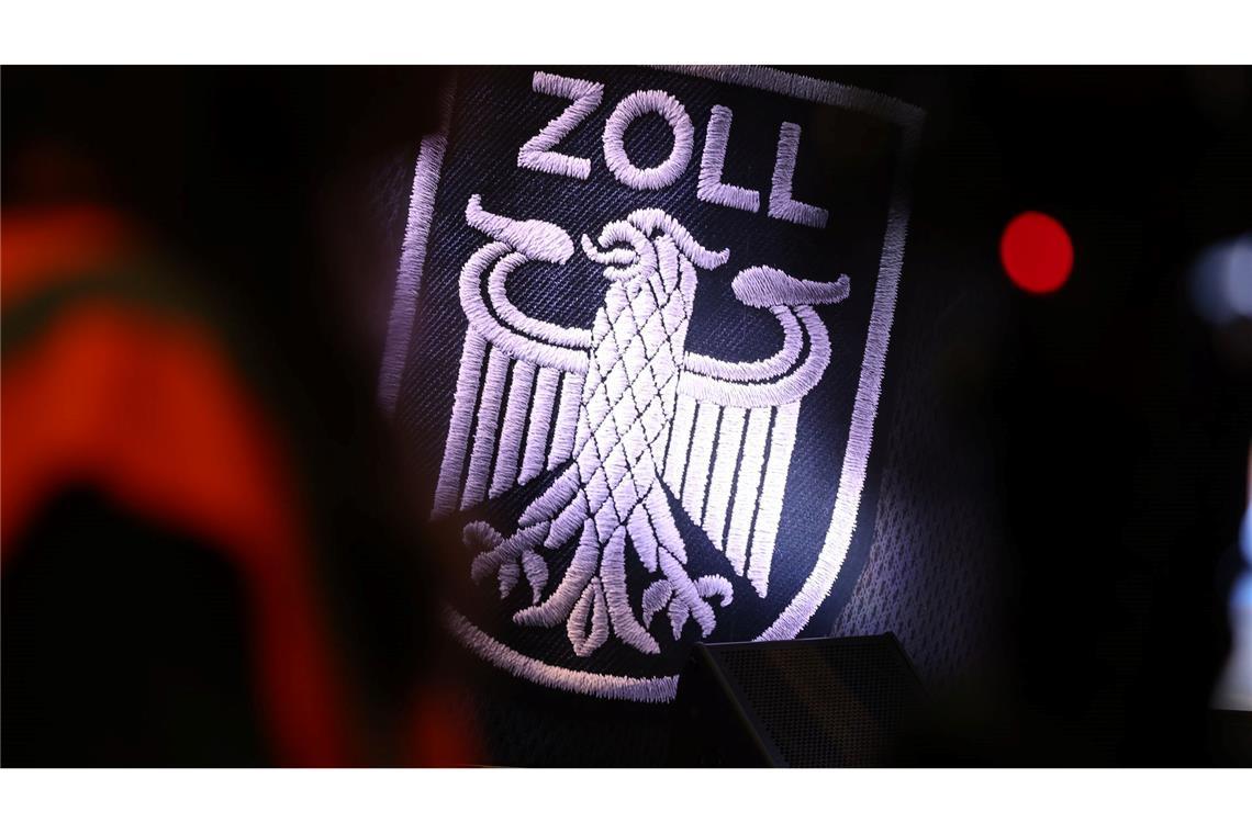 Derzeit hat der Zoll rund 49.000 Beschäftigte. Dieses Jahr sollen 1.500 Stellen beim Zoll dazukommen.
