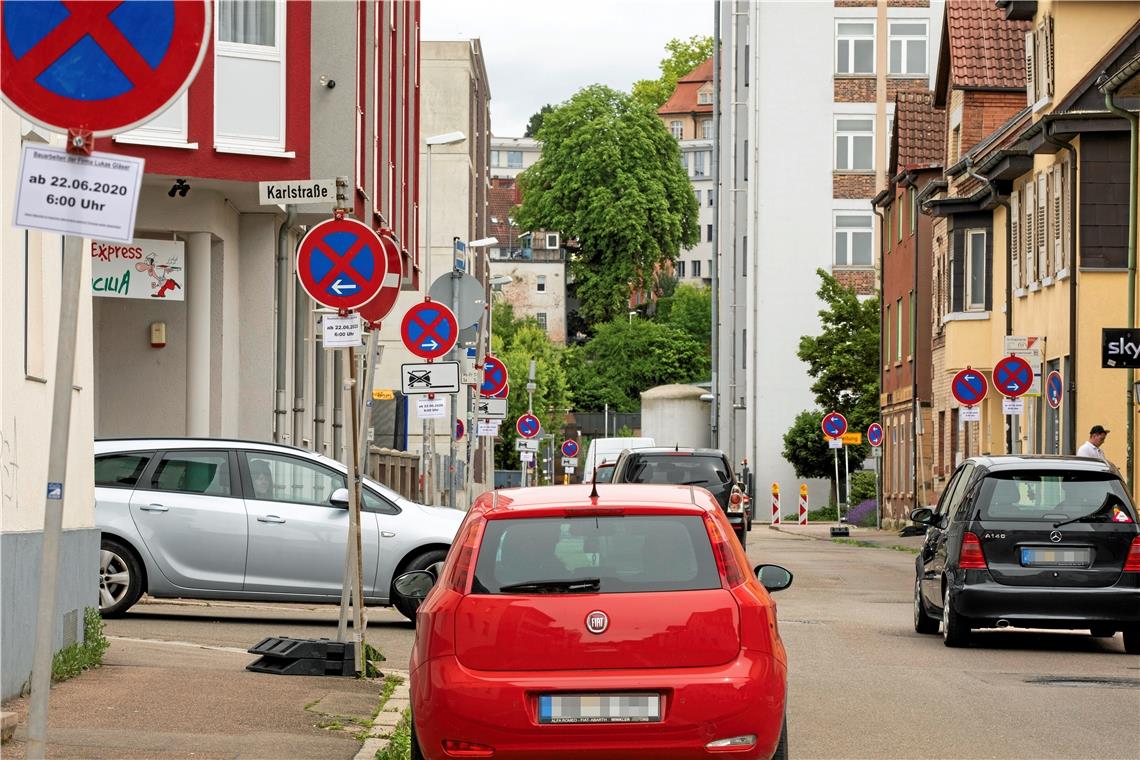 Derzeit müssen die Fahrzeuge die Wilhelmstraße in beiden Fahrtrichtungen nutzen, weil die Gerberstraße gesperrt ist. Künftig jedoch soll dies der Dauerzustand sein. Nicht allen gefällt das. Foto: A. Becher