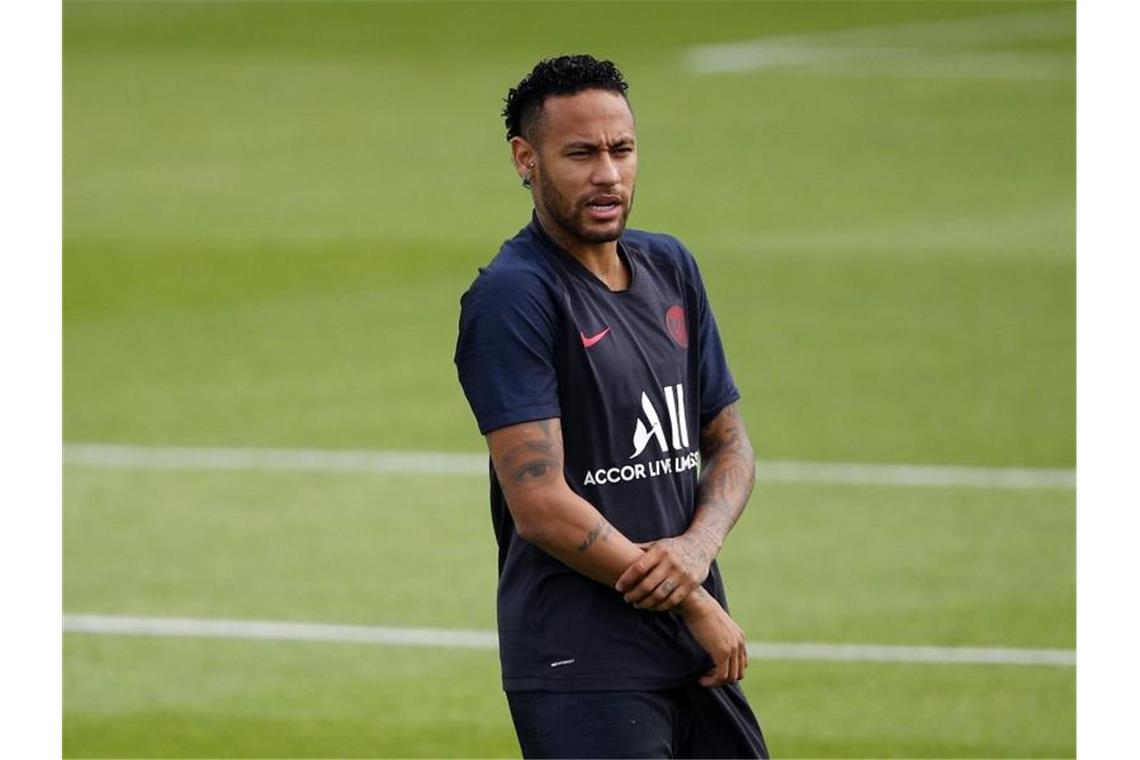 PSG zum Ligastart ohne Neymar - Wechsel zu Real rückt näher Derzeit noch bei PSG unter Vertrag: Neymar. Foto: Francois Mori/AP