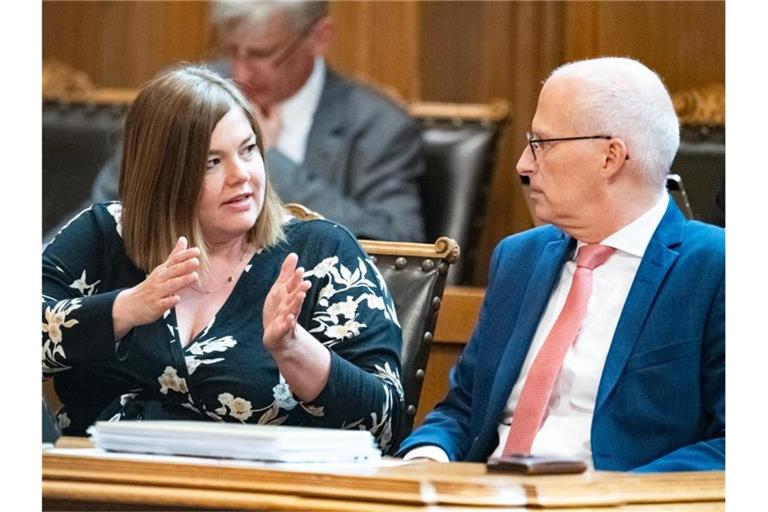 Derzeit sieht es eher nach Rot-Grün als nach Grün-Rot aus: Hamburgs Erster Bürgermeister Peter Tschentscher (SPD) und seine Koalitionspartnerin Katharina Fegebank (Grüne). Foto: Daniel Reinhardt/dpa/Archivbild