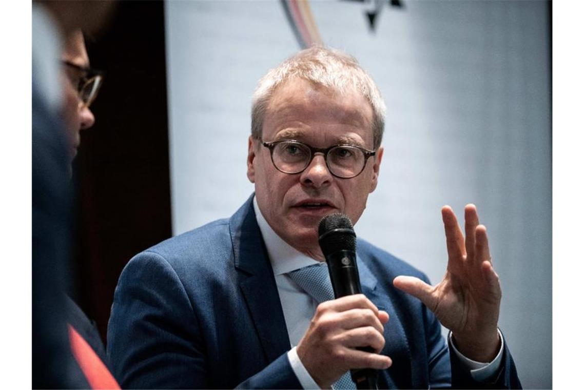 Peters und Neuendorf als DFB-Präsidenten vorgeschlagen Derzeit Vizepräsident des Deutschen Fußball-Bundes (DFB): Peter Peters. Foto: Fabian Strauch/dpa/Archivbild
