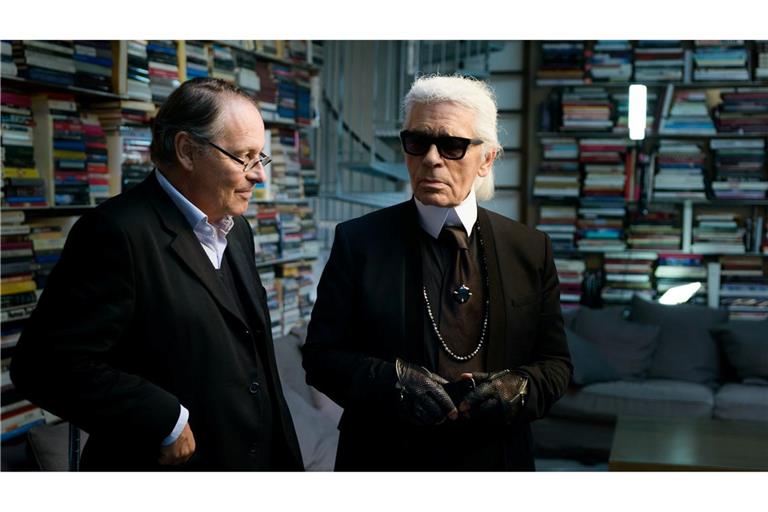 Designer Karl Lagerfeld im Gespräch mit dem Filmemacher Gero von Boehm (links).