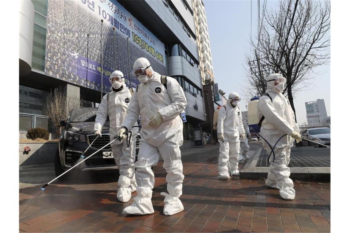 Desinfektionseinsatz im südkoreanischen Daegu. Foto: Kim Jun-Beom/Yonhap/AP/dpa