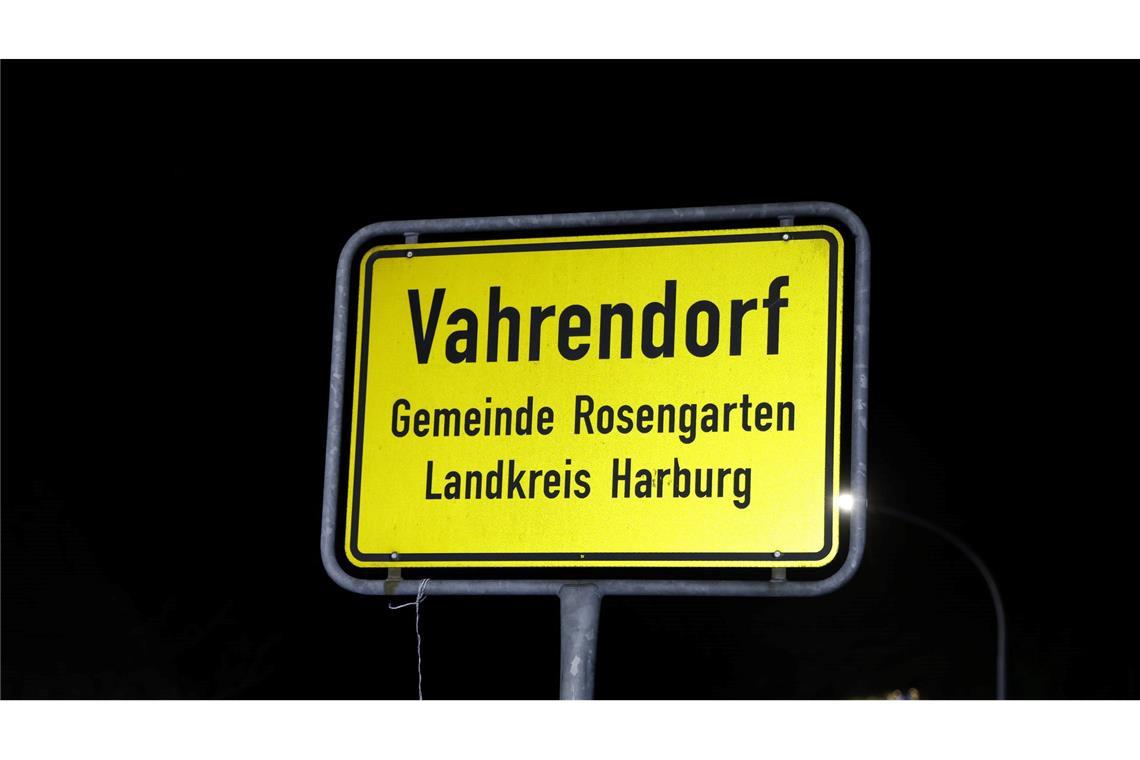 Details zu dem Fund in der Gemeinde Rosengarten nahe Hamburg gab es zunächst kaum.