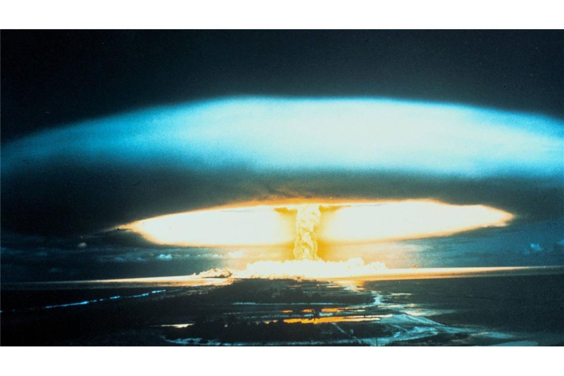 Folgen von US-Nuklearbomben-Tests im Pazifik sind bis heute spürbar Detonation einer thermonuklearen Bombe mit 150 Megatonnen Sprengkraft im März 1954 auf dem Bikini Atoll.