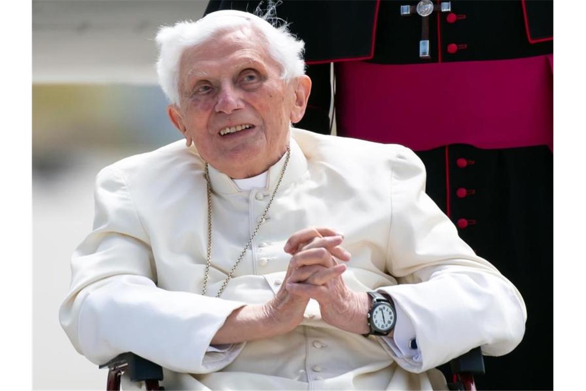 Deutet Todessehnsucht an: Der emeritierte Papst Benedikt. Foto: Sven Hoppe/dpa-Pool/dpa