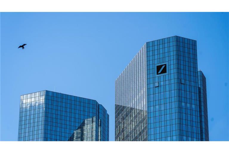 Deutsche Bank: Auch die Zwischenbilanz für das dritte Quartal fällt positiv aus. (Archivbild)