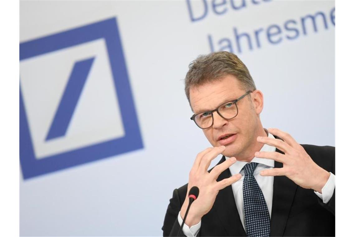 Deutsche-Bank-Chef Christian Sewing braucht im laufenden Jahr frisches Geld. Foto: Arne Dedert/dpa