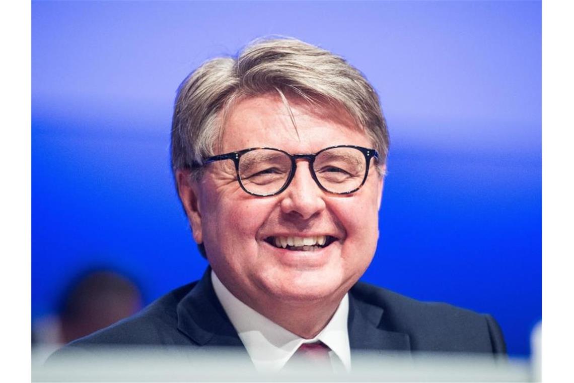 Börsenchef will mehr junge Unternehmen an der Börese sehen Deutsche-Börse-Chef Theodor Weimer hält ein eigenes Börsensegment für Start-ups für sinnvoll. Foto: Andreas Arnold/dpa