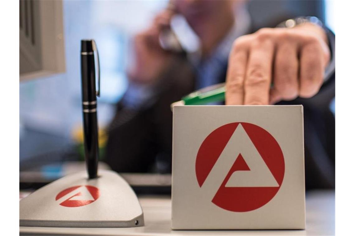 Ifo-Umfrage: Mehr Kurzarbeit in der deutschen Industrie Deutsche Industrieunternehmen greifen laut einer Umfrage des Ifo-Instituts wegen der anhaltenden Konjunkturschwäche stärker auf Kurzarbeit zurück. Foto: Ole Spata