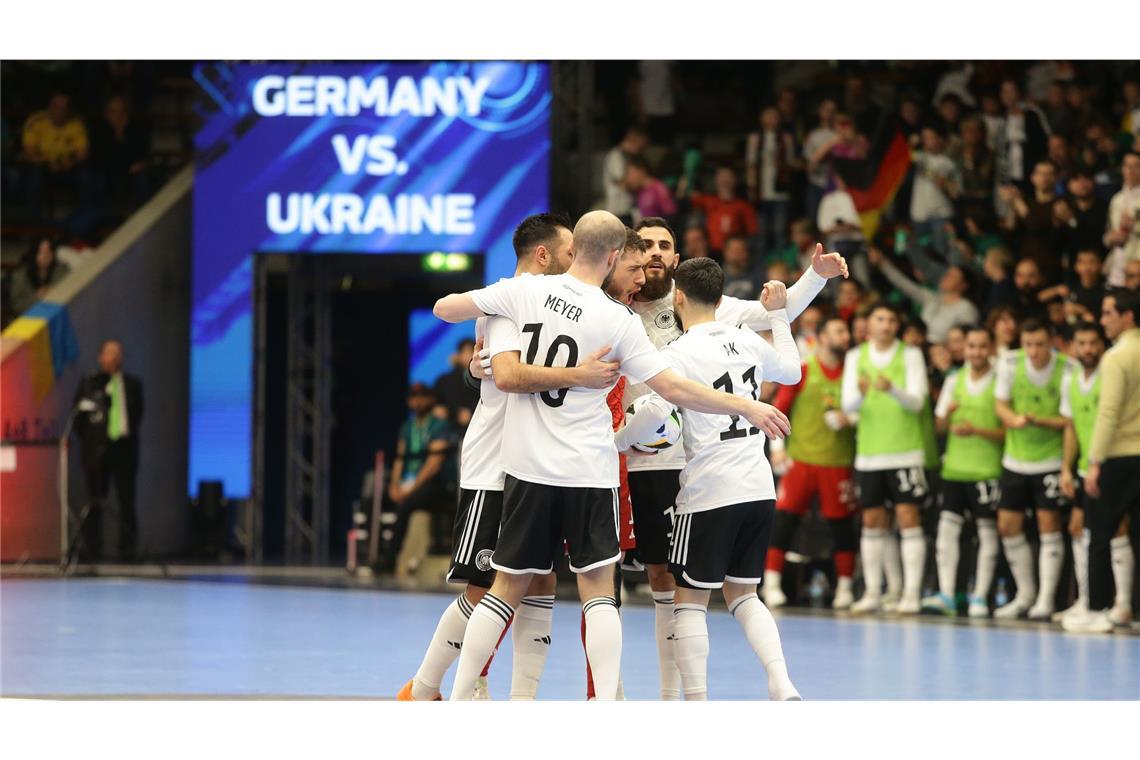 Futsal-Fans feiern deutsches Team trotz Niederlage gegen Ukraine Deutscher Torjubel