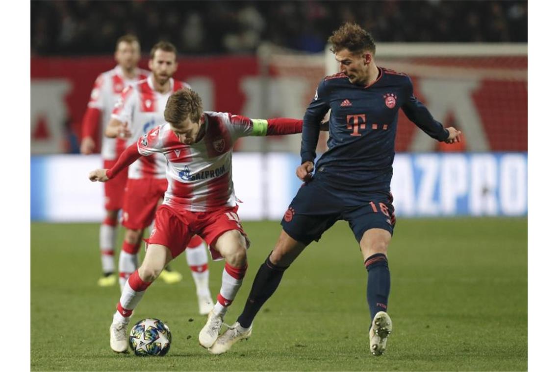 Deutsches Duell: Bayern-Torschütz Leon Goretzka (r) und Belgrads Kapitän Marko Marin. Foto: Darko Vojinovic/AP/dpa