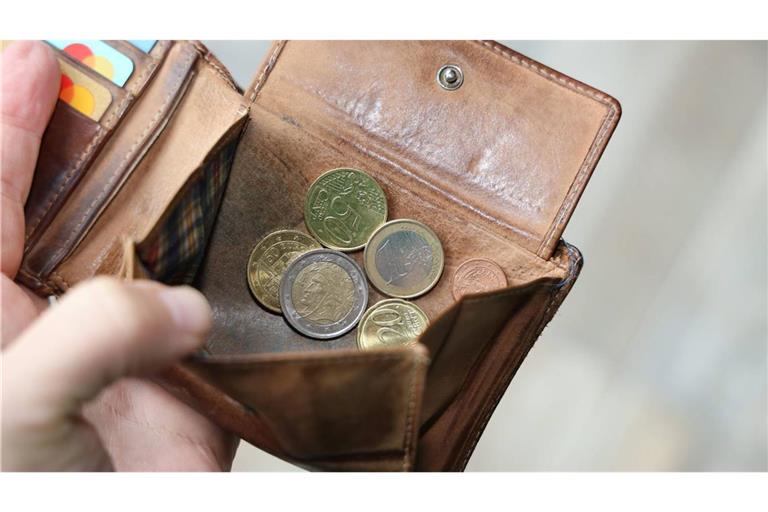 Deutschland gibt derzeit mit 41 Prozent der Gesamtausgaben mehr Geld für die soziale Sicherung aus als andere europäische Staaten – und doch reicht es für viele Bürger nicht zum Leben.