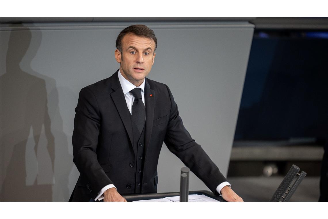 "Deutschland hat einen Staatsmann verloren. Europa hat eine Säule verloren. Frankreich hat einen Freund verloren": Emmanuel Macron.